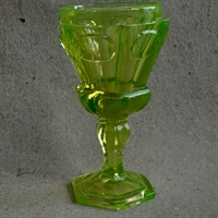 uranfarvet antikt vinglas fra Rusland gren vaseline glass hexagonal goblet russisk drikkeglas